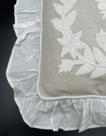 Подушка декоративная с вышивкой и оборкой PROVENZIALE A36946 — изображение 3