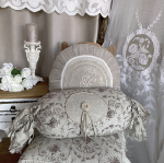 Подушка декоративная с вышивкой DENTELLE A36911 — изображение 2