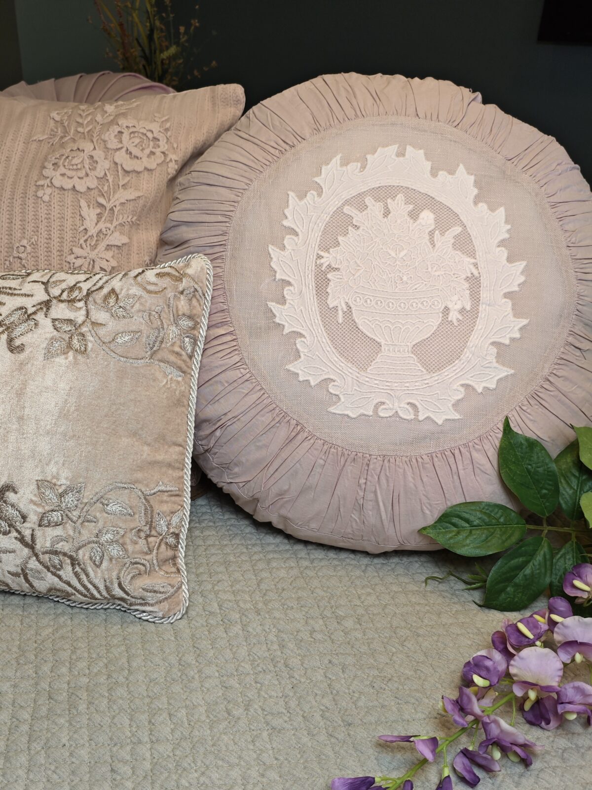 Подушка декоративная с вышивкой GRAN PARADISO A30983 — изображение 7